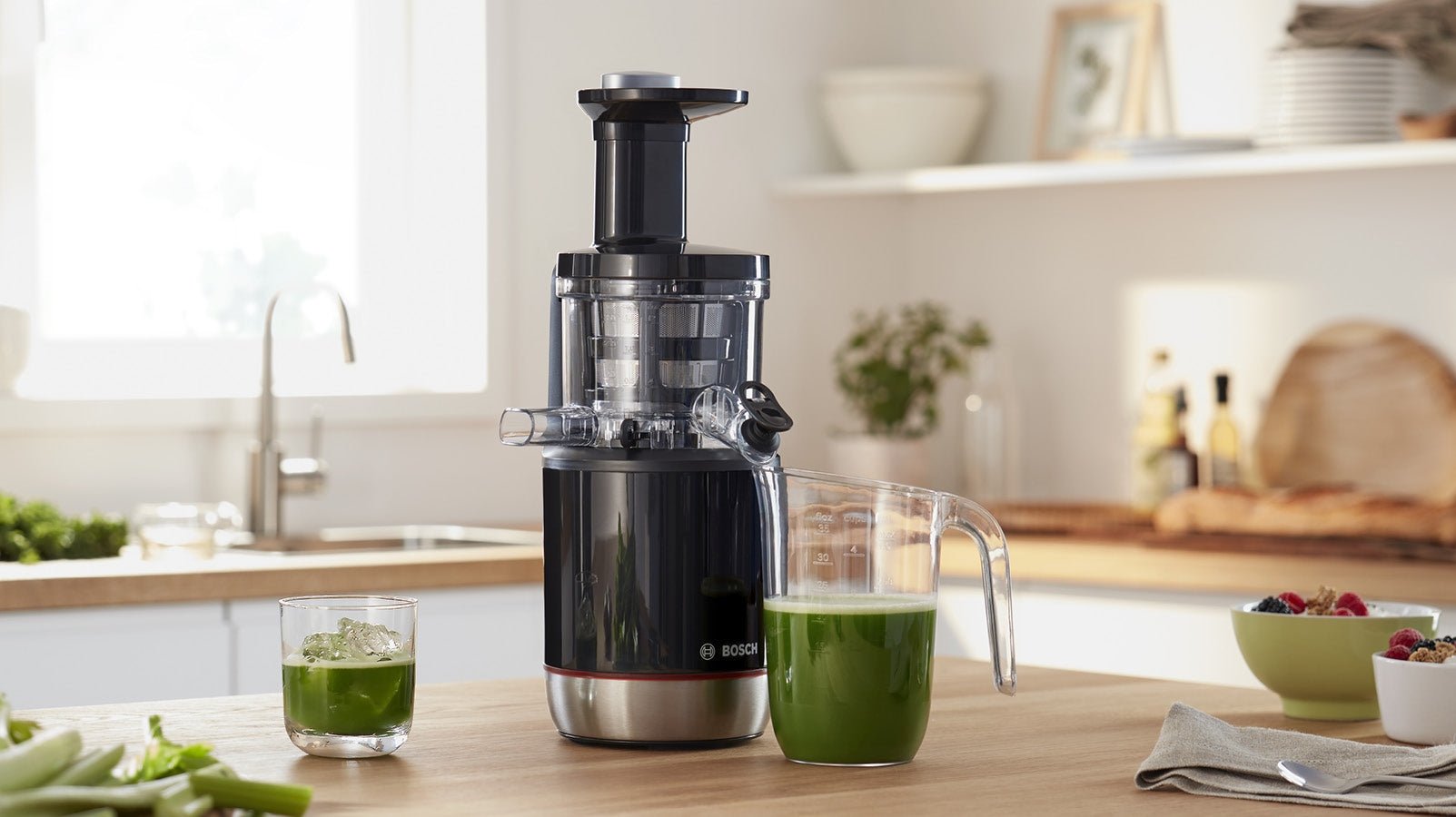 Extracteur de jus, VitaExtract, 150 W, Schwarz, Edelstahl gebürstet, MESM731M - MEGART