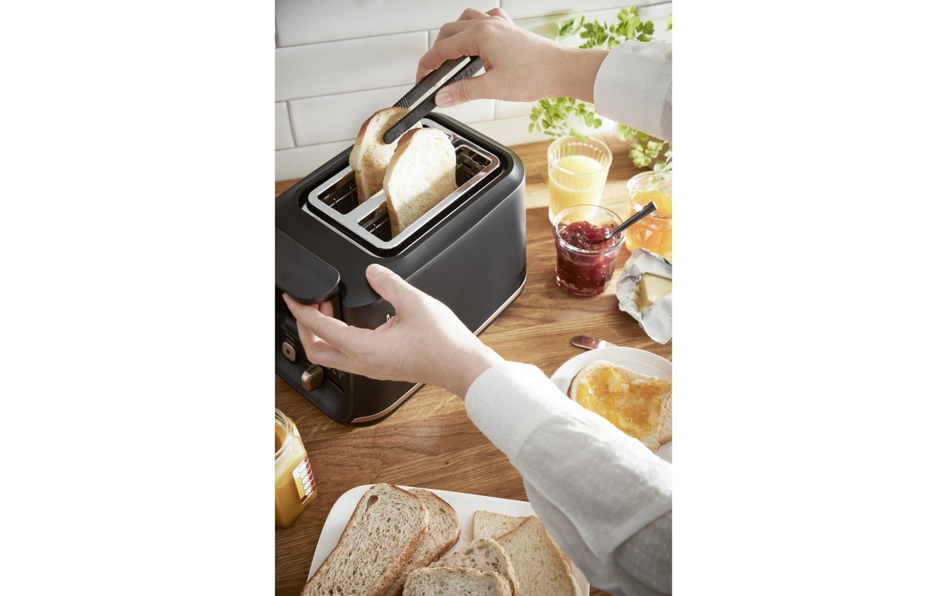 Toaster Includeo Schwarz - MEGART
