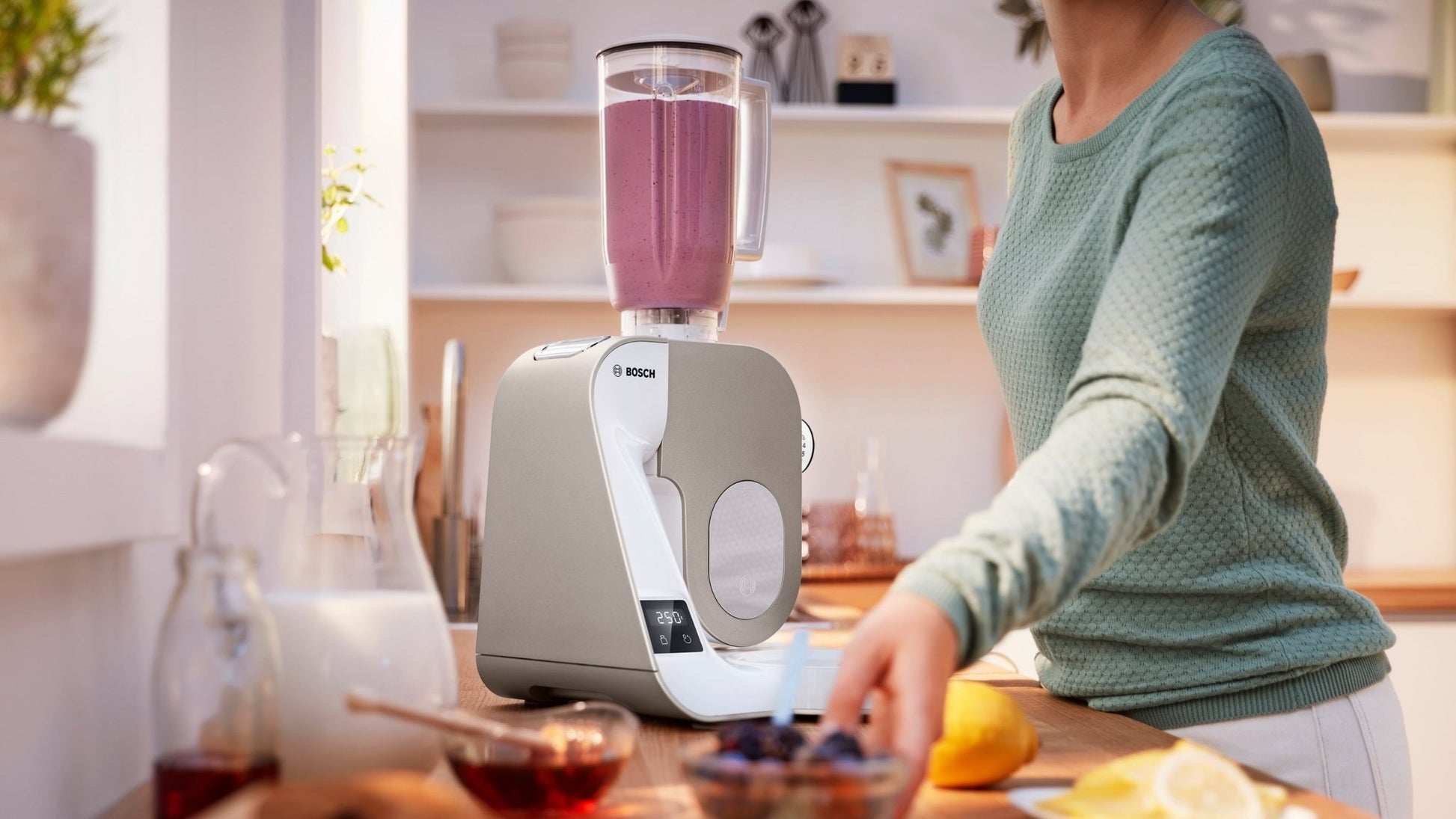 Serie 4, Küchenmaschine mit Waage, MUM 5, 1000 W, Weiss, Champagne, MUM5XW20 - MEGART