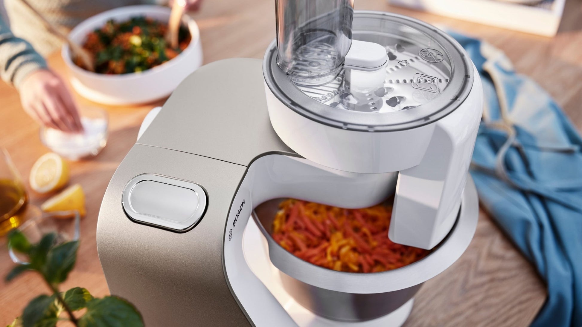 Serie 4, Küchenmaschine mit Waage, MUM 5, 1000 W, Weiss, Champagne, MUM5XW20 - MEGART