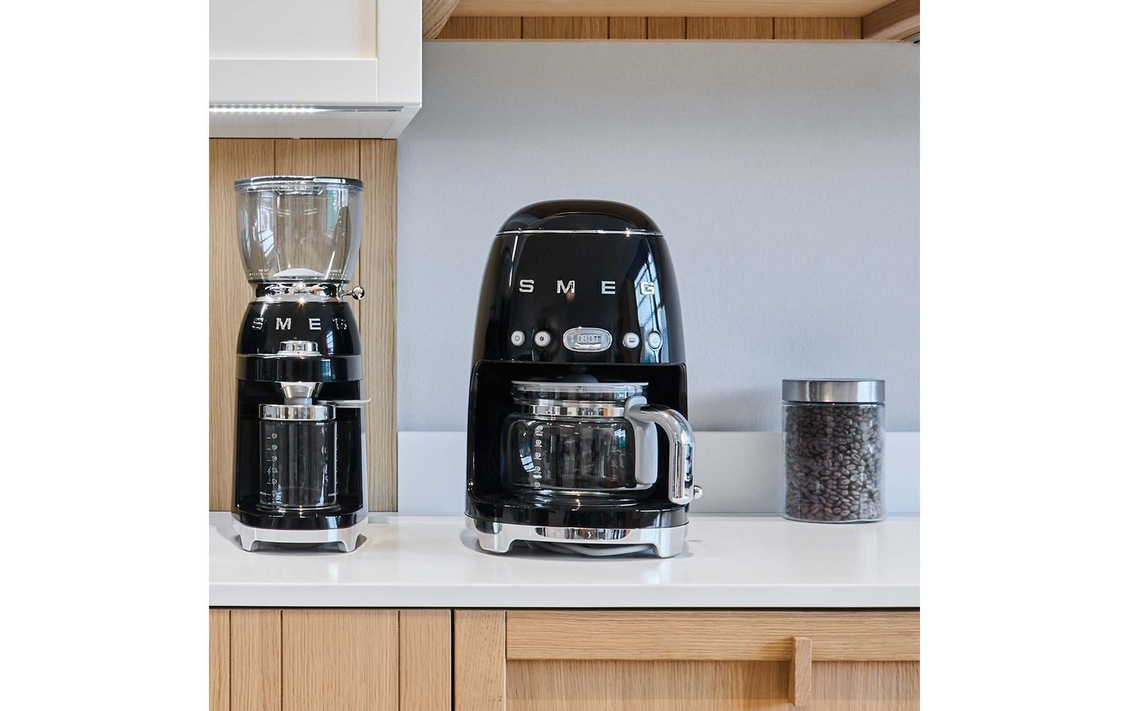 Filterkaffeemaschine 50's Style DCF02BLEU Schwarz - MEGART