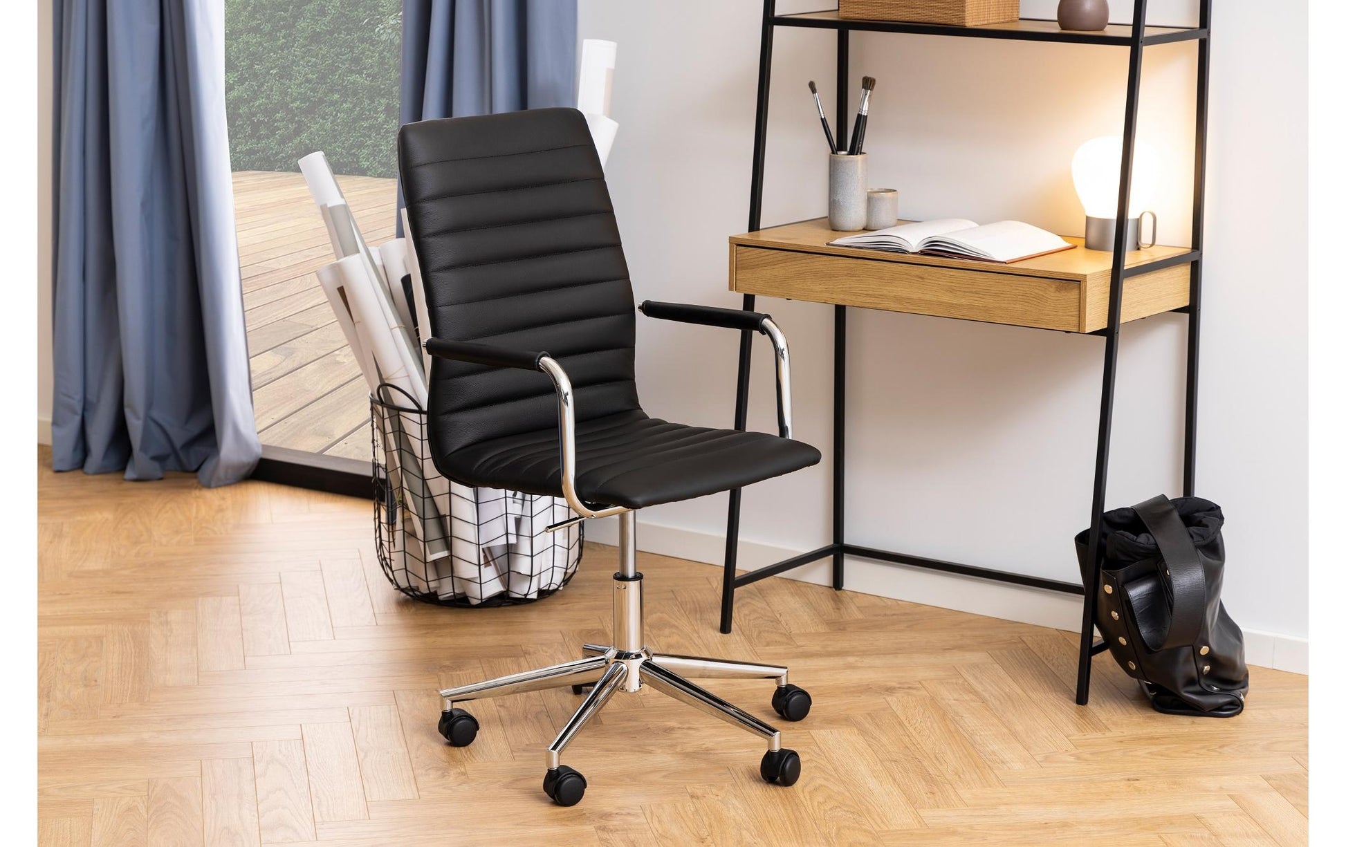 AC Design Bürostuhl Winslow, mit Polsterrücken und Armlehnen, Schwarz - MEGART
