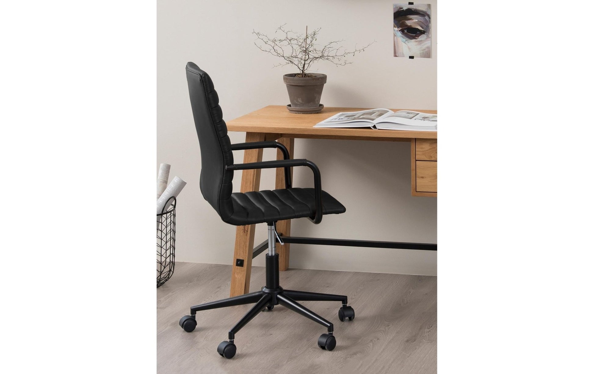 AC Design Bürostuhl Winslow, mit Polsterrücken und Armlehnen, Schwarz - MEGART