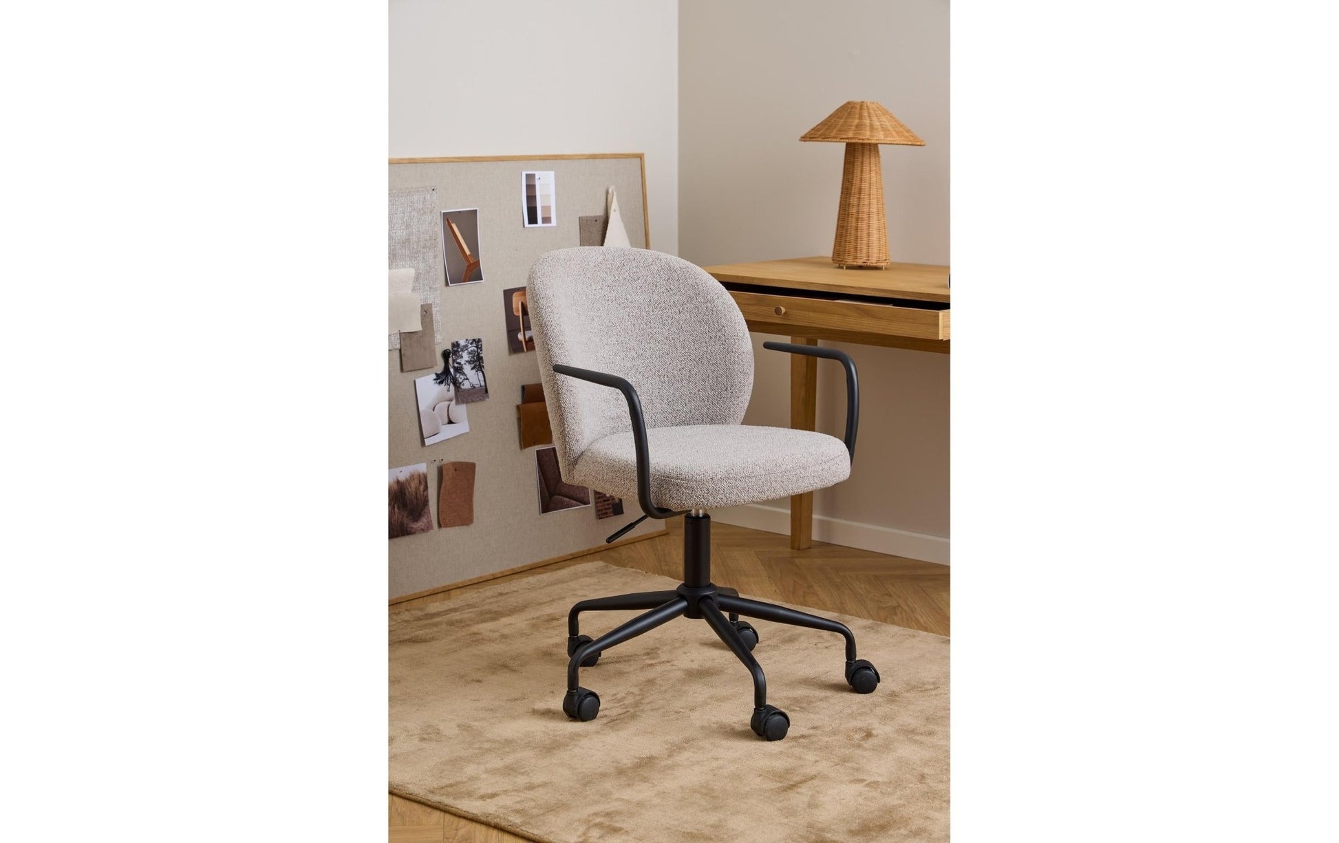 AC Design Bürostuhl Patricia, mit Polsterrücken und Armlehnen, Beige - MEGART