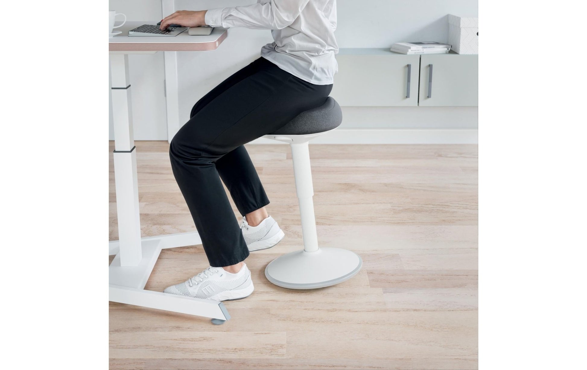 Leitz Ergo Active Sitzhocker Hellgrau - MEGART