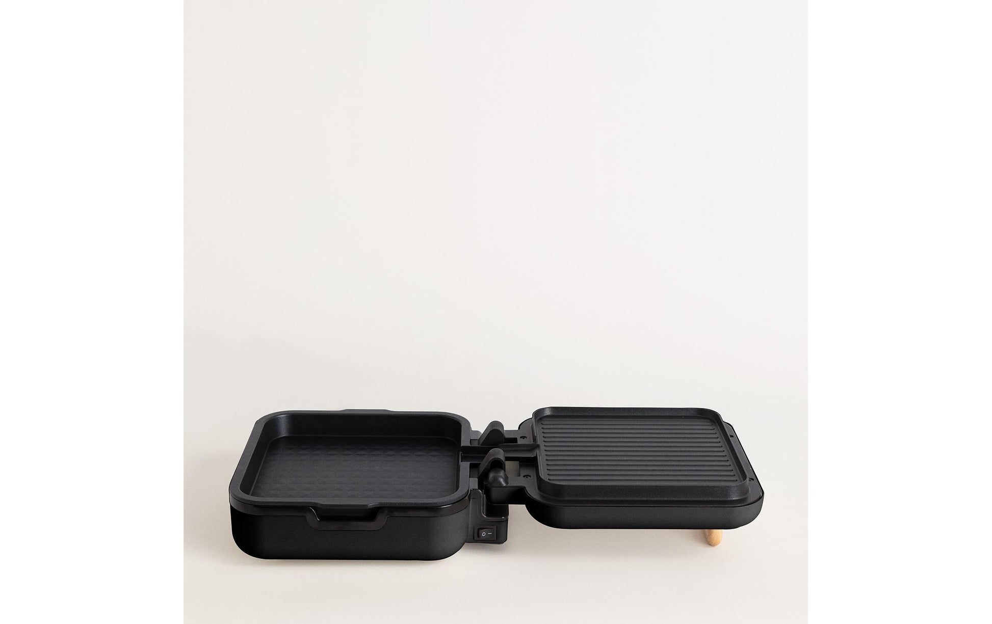 Waffeleisen Stone Studio Pro - 180° Schwarz - MEGART